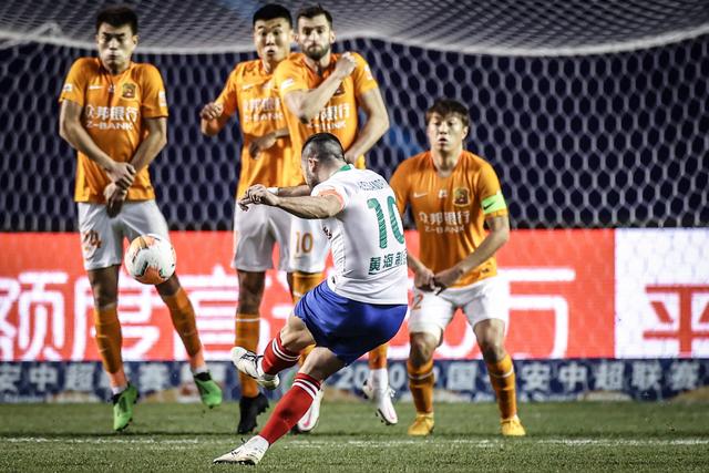 詹姆斯25+12库里仅13分 湖人力克勇士3连胜